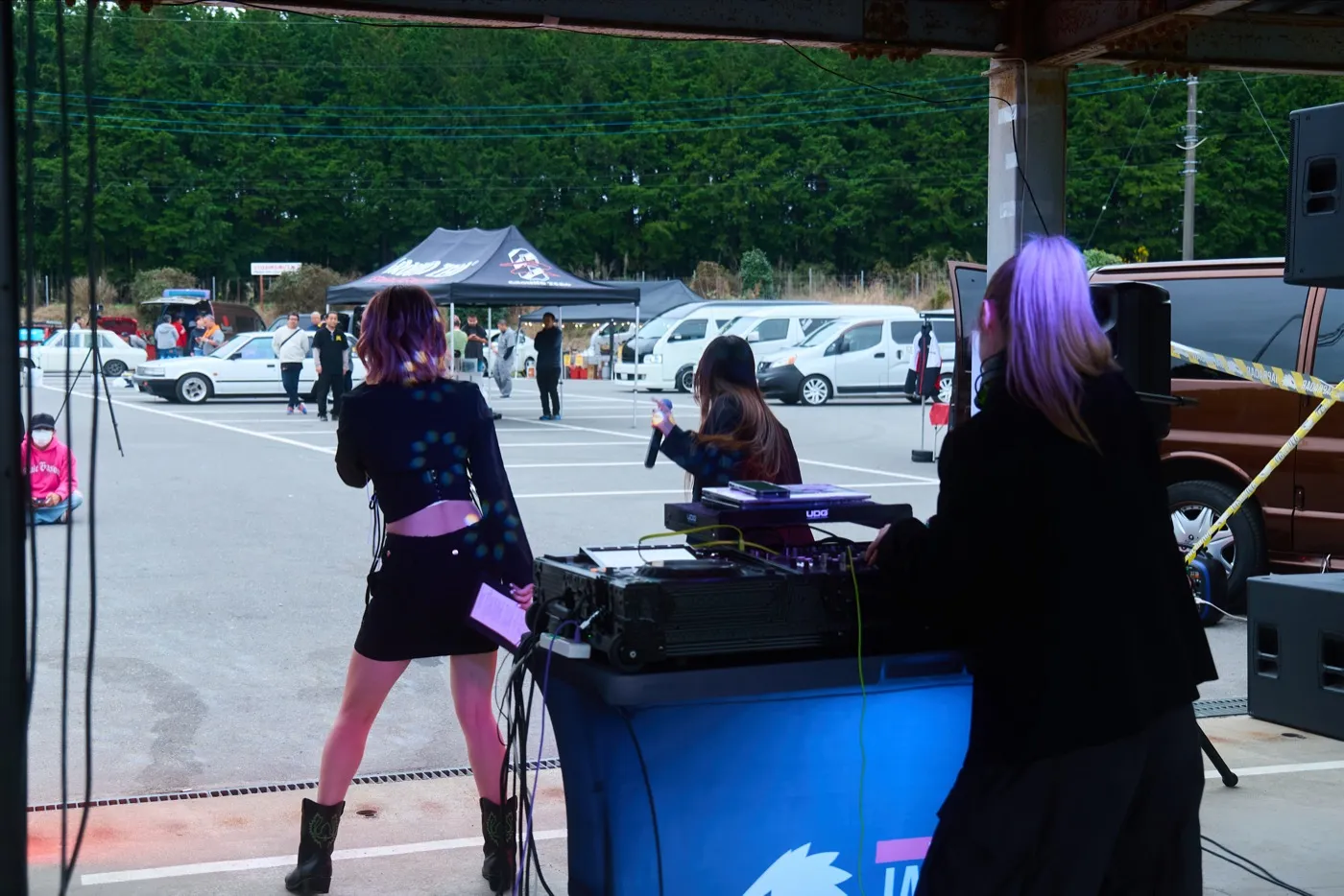 2025年 ナイトイベントのDJパフォーマンス