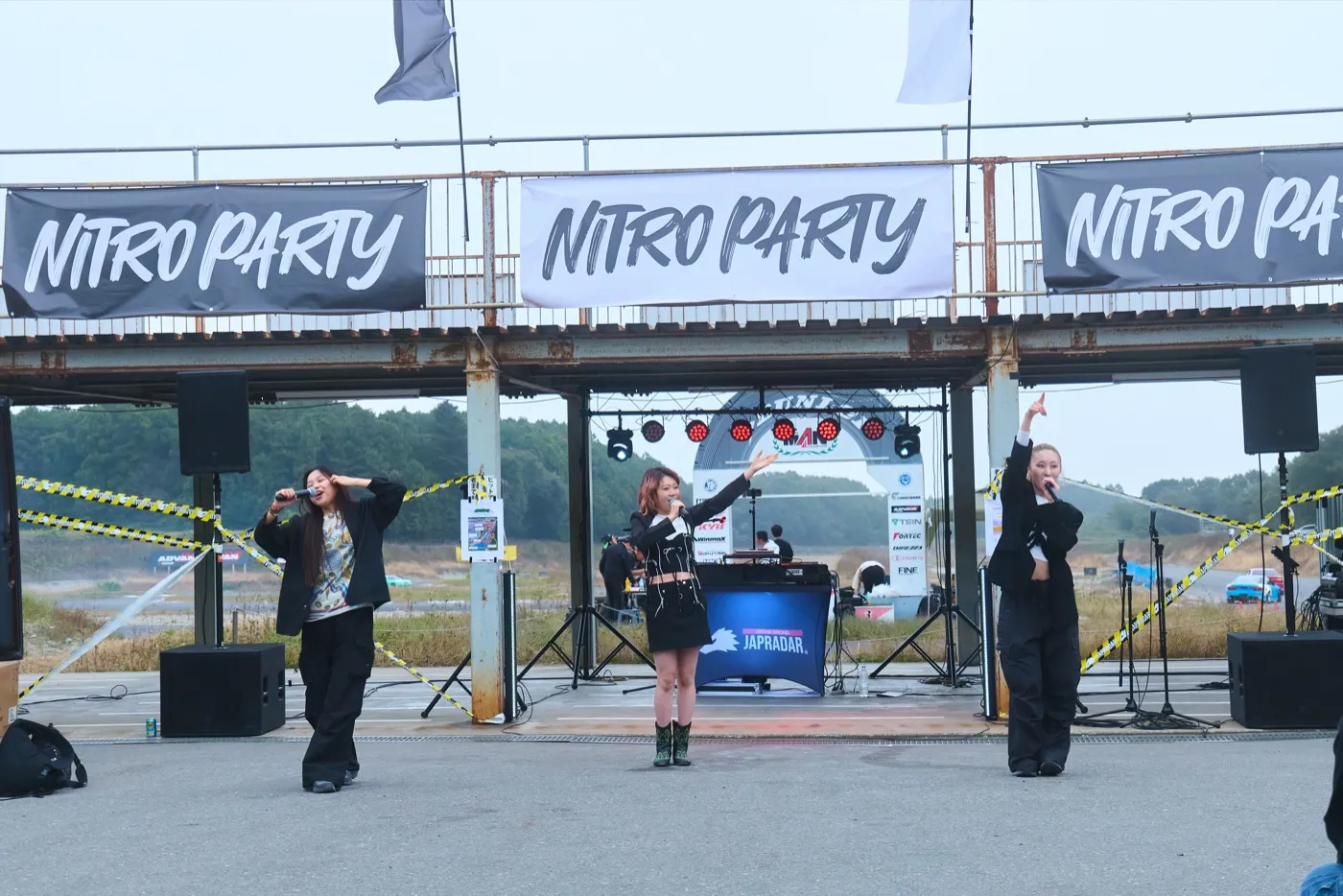 2025年のメインステージとNITRO PARTYのバナー