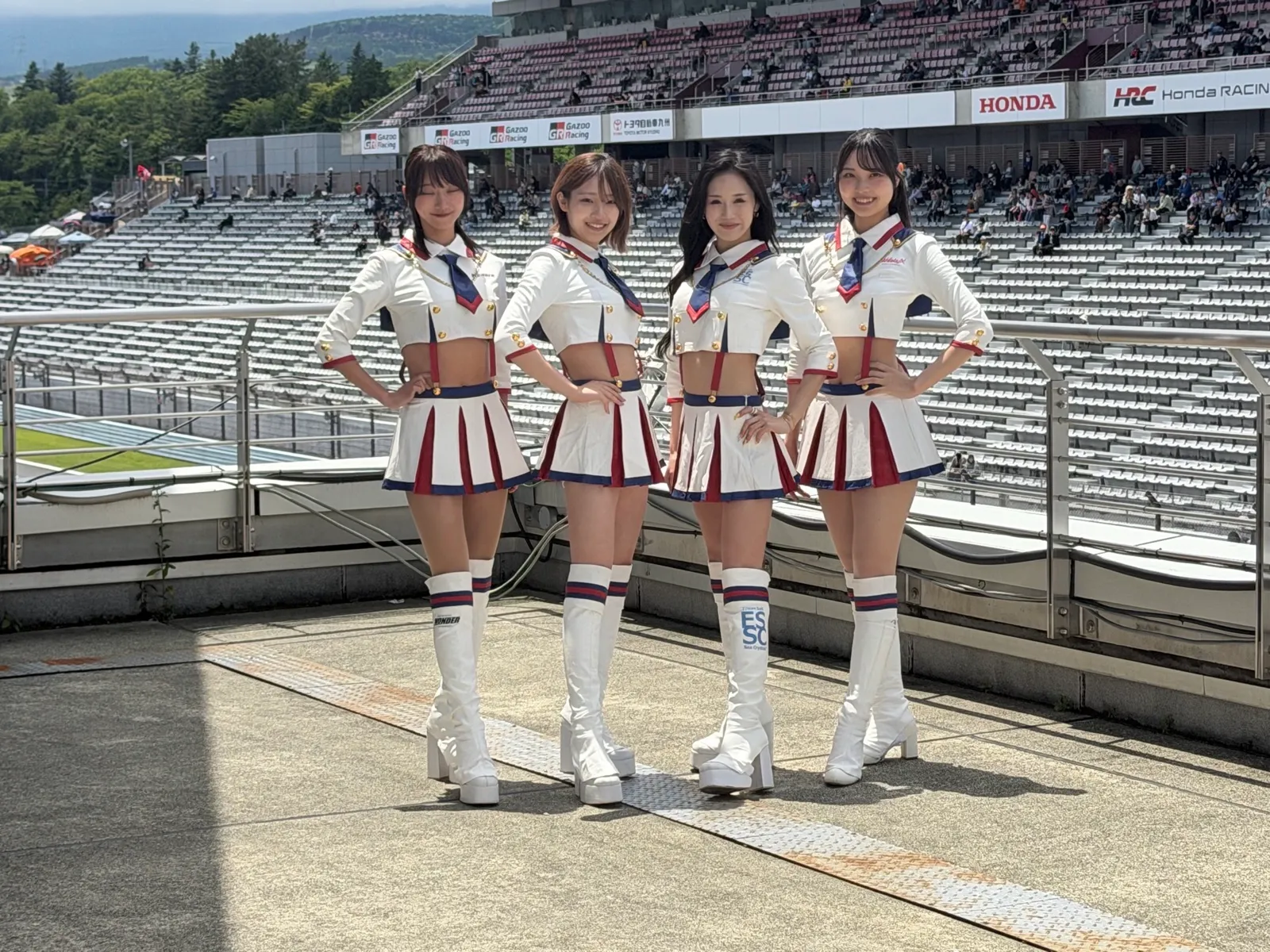 レースクイーン(白いコスチューム)